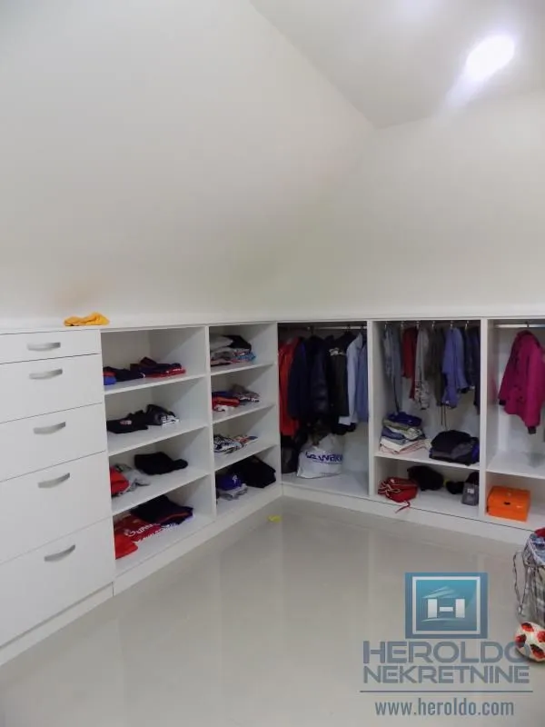 Prodaja, kuća, 327m², Ćuprija, Srbija