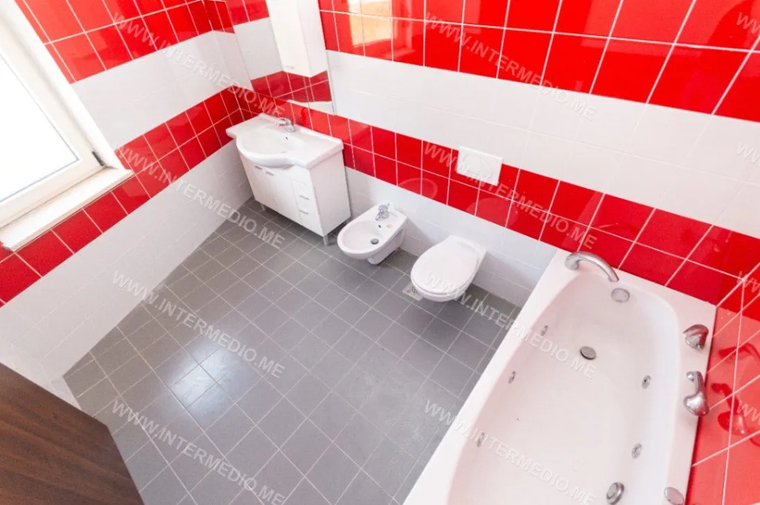 Prodaja, dvosoban stan, 126m², Igalo, Herceg Novi
