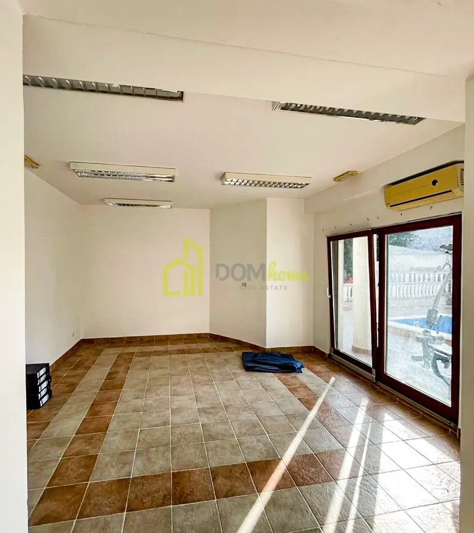 Sale, office space, 190m², Risan, Kotor