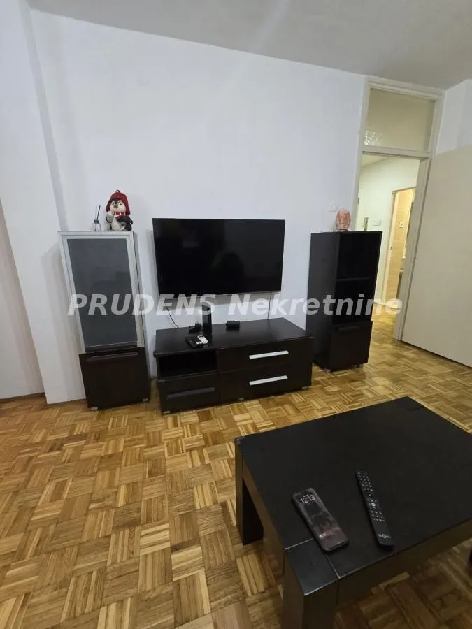 Izdavanje, dvosoban stan, 64m², Crveni Krst, Beograd
