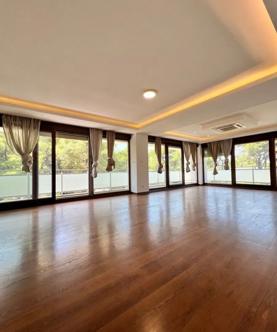 Rent, four bedroom apartment, 228m², Preko Morače, Podgorica