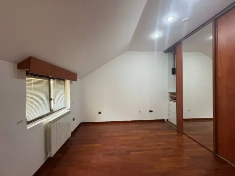 Izdavanje, kuća, 270m², Gorica C, Podgorica - image 22