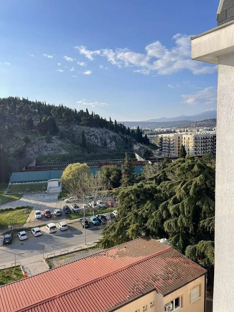 Izdavanje, jednosoban stan, 40m², Pobrežje, Podgorica