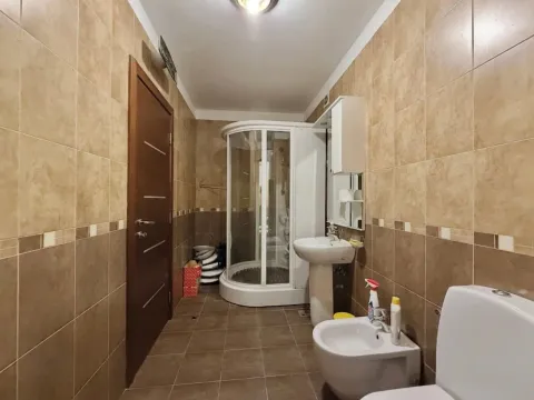 Prodaja, četvorosoban stan, 220m², Preko Morače, Podgorica - image 14