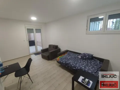 Rent, studio apartment, 32m², Novi Sad, Srbija - image 1