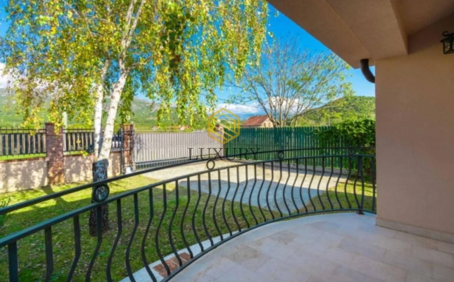 Rent, house, 200m², Rogami, Podgorica