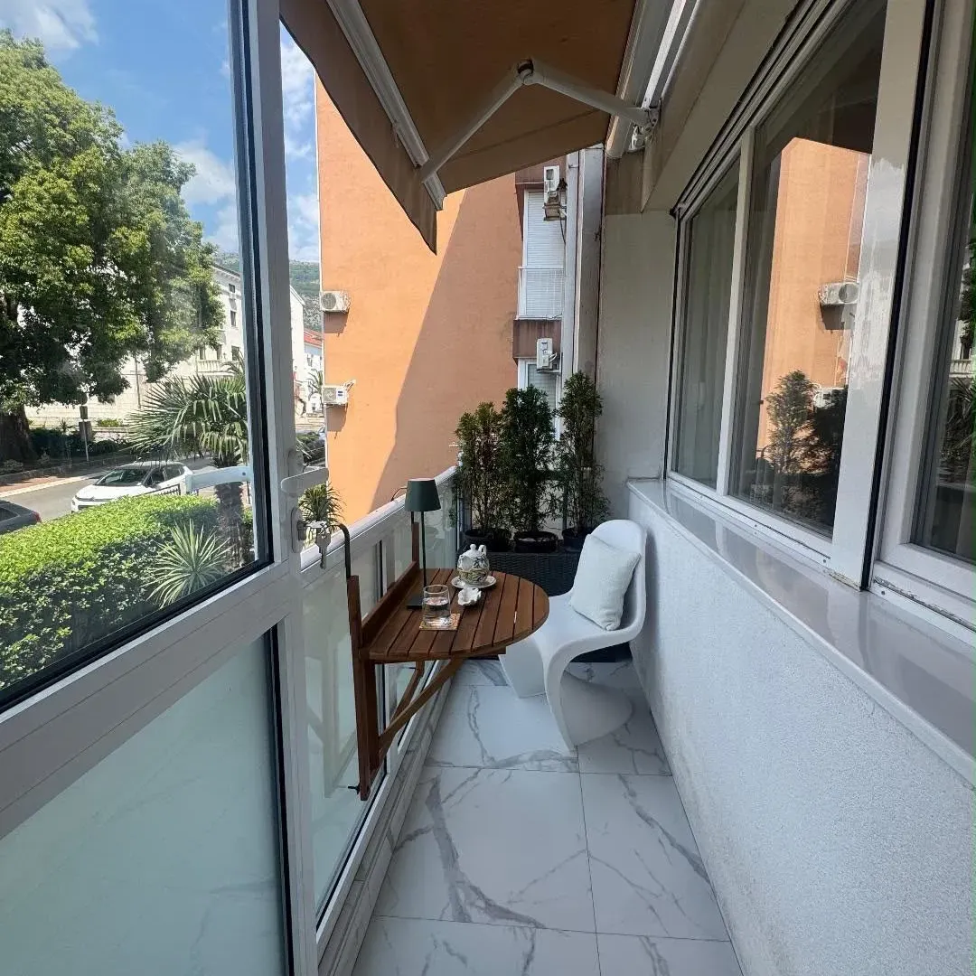 Izdavanje, jednosoban stan, 42m², Centar, Tivat