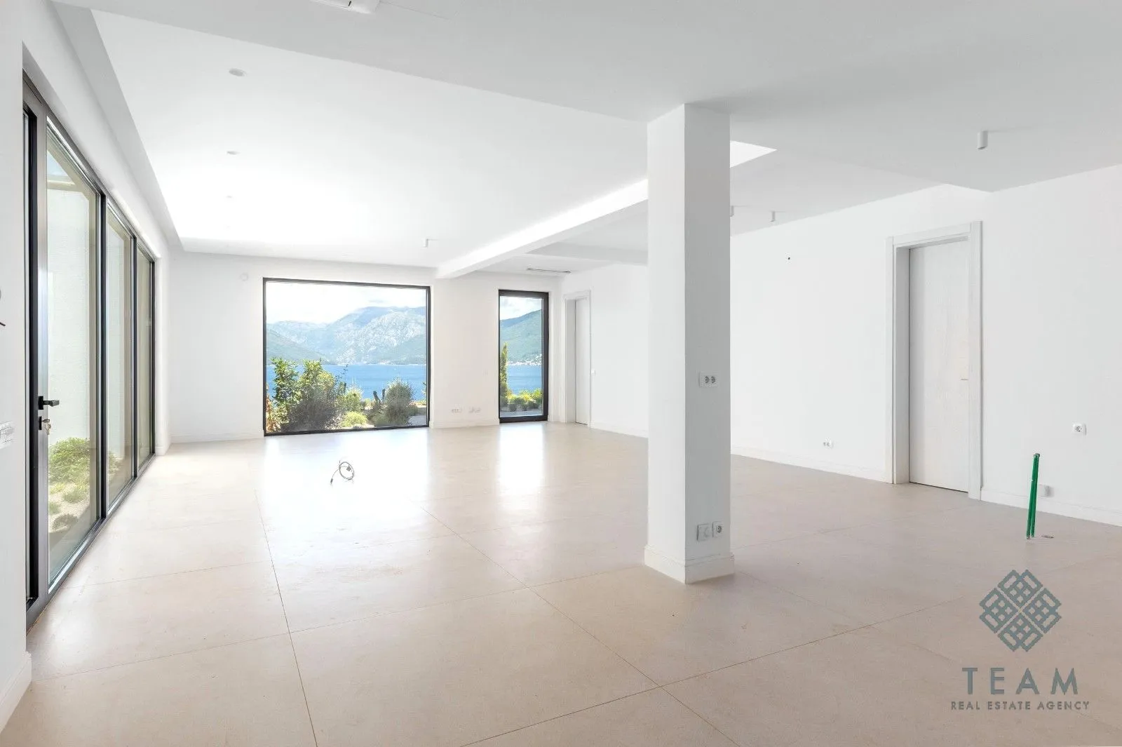 Sale, house, 328m², Krašići, Tivat