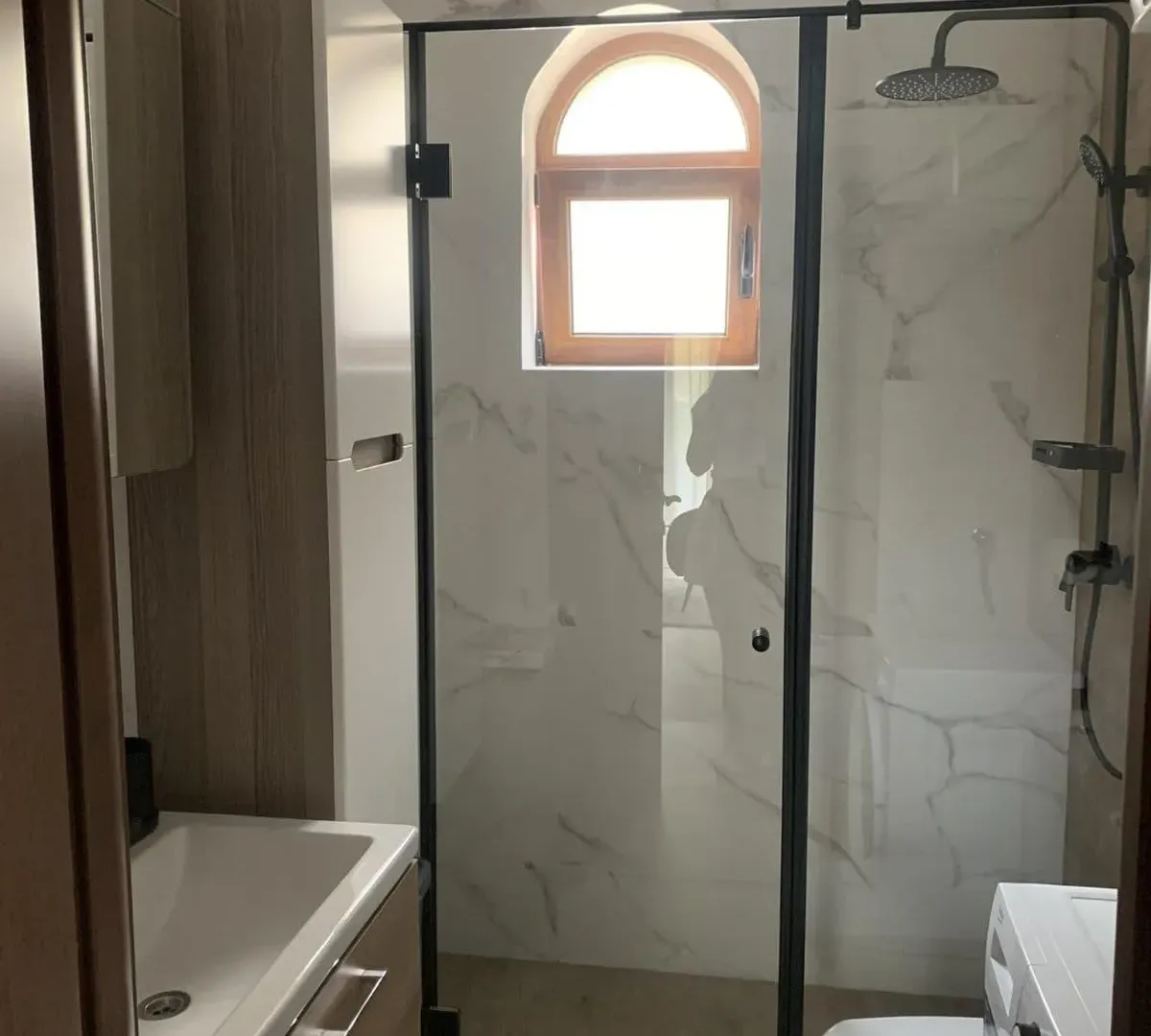 Izdavanje, dvosoban stan, 70m², Dobrota, Kotor