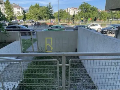 Prodaja, dvosoban stan, 65m², Stari Aerodrom, Podgorica - image 10