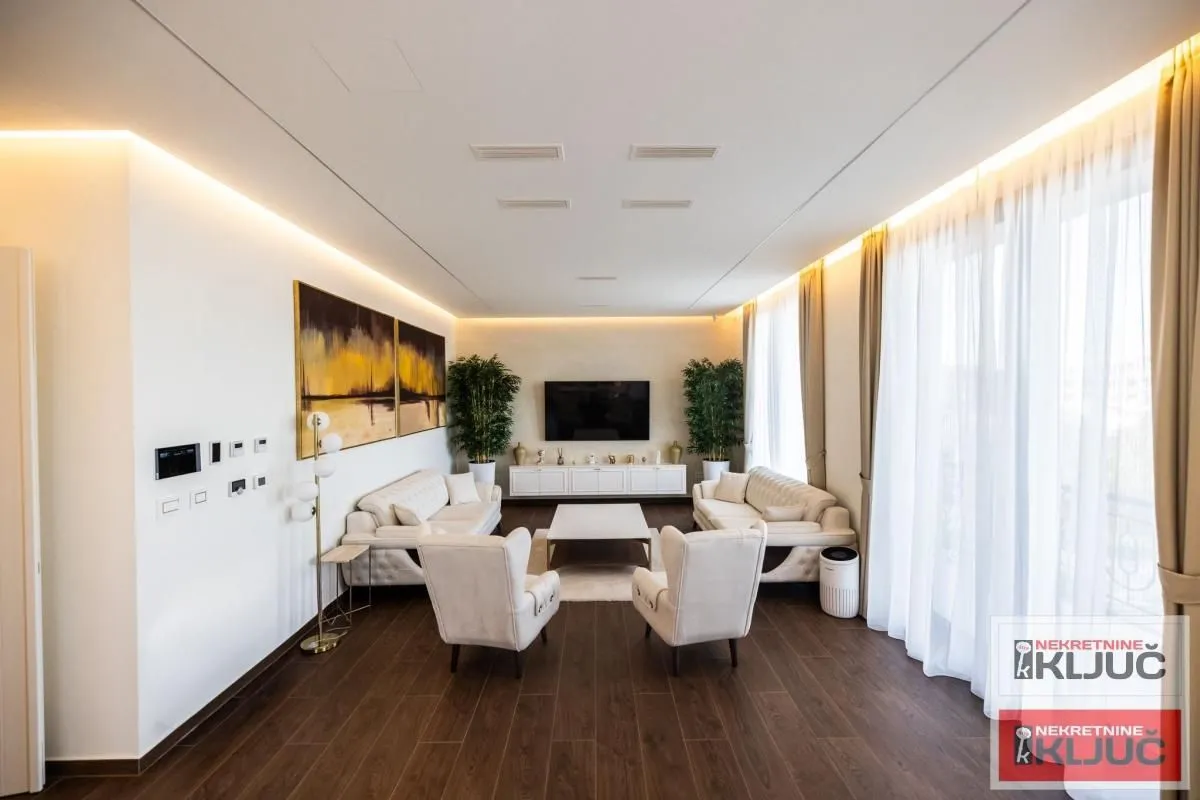 Izdavanje, četvorosoban stan, 135m², Tatarsko brdo, Petrovaradin