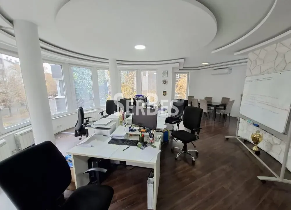 Izdavanje, stan, 150m², Socijalno, Novi Sad Sve Podlokacije