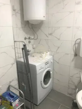 Kupatilo sa veš mašinom i bojlerom. - image 17