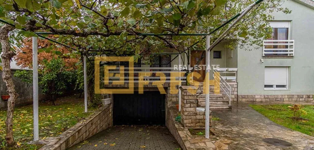 Rent, house, 250m², Stari Aerodrom, Podgorica