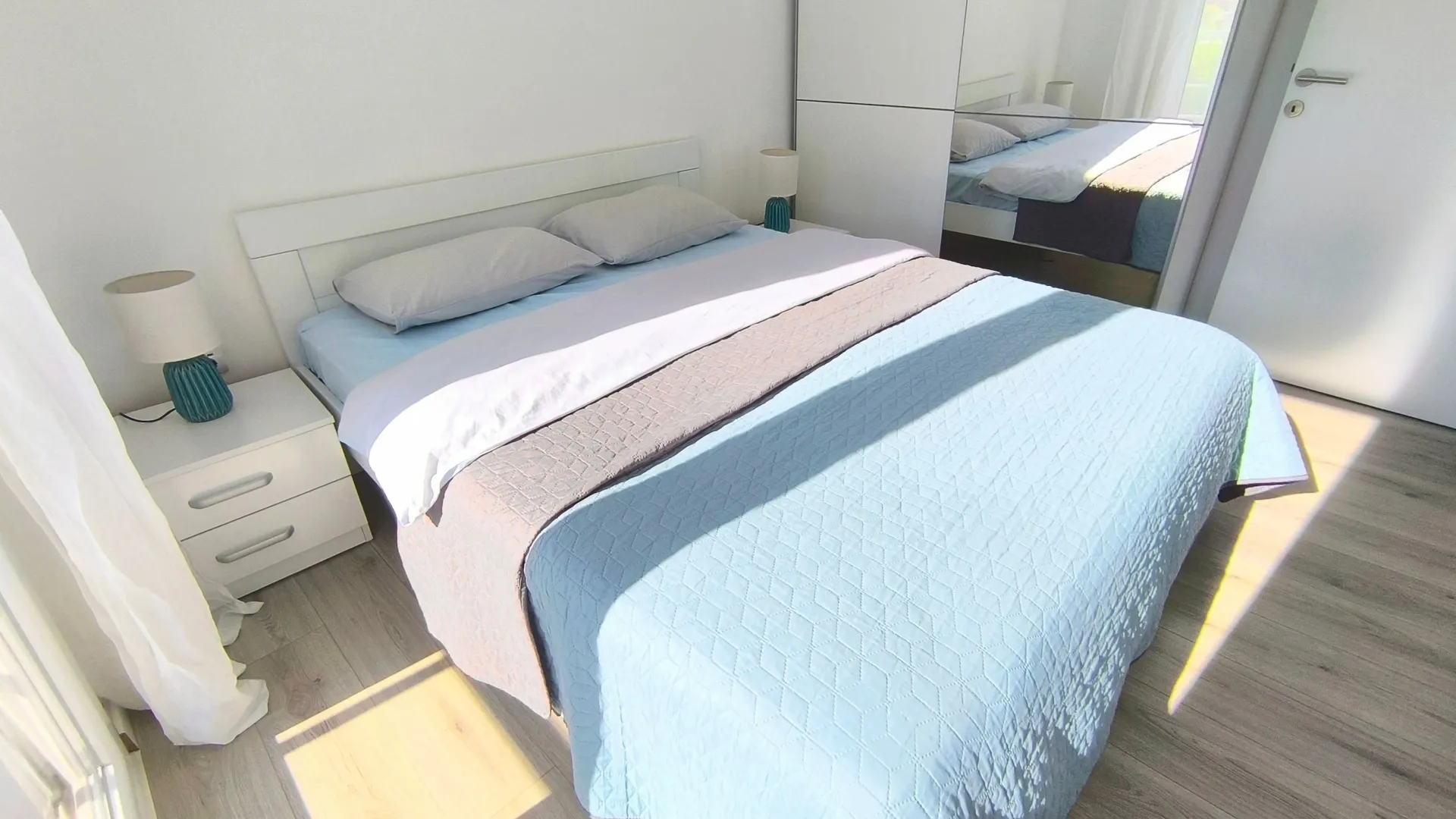 Izdavanje, jednosoban stan, 90m², Lazi, Budva