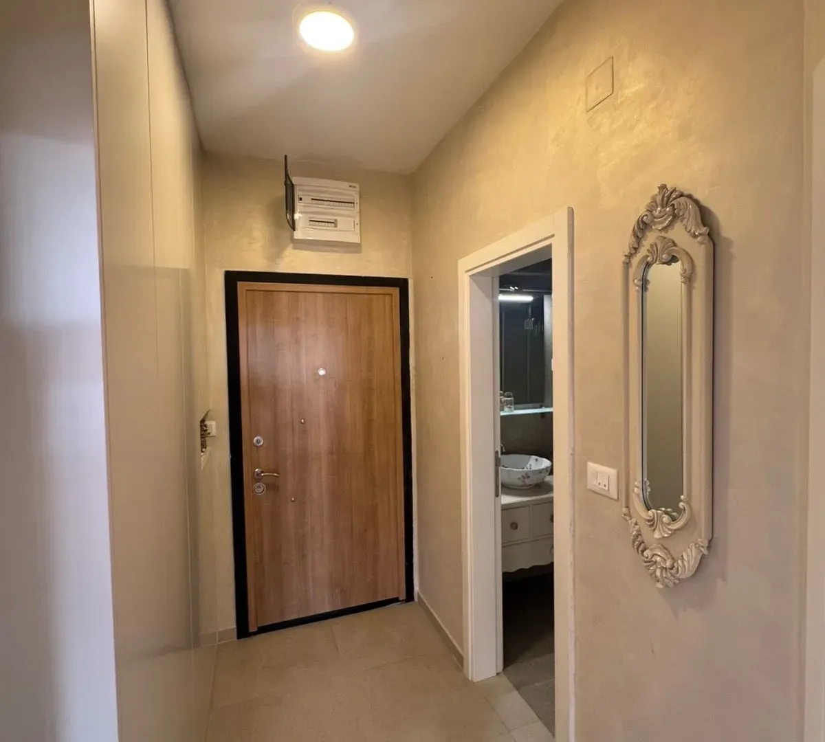 Izdavanje, jednosoban stan, 47m², Pod Goricom, Podgorica