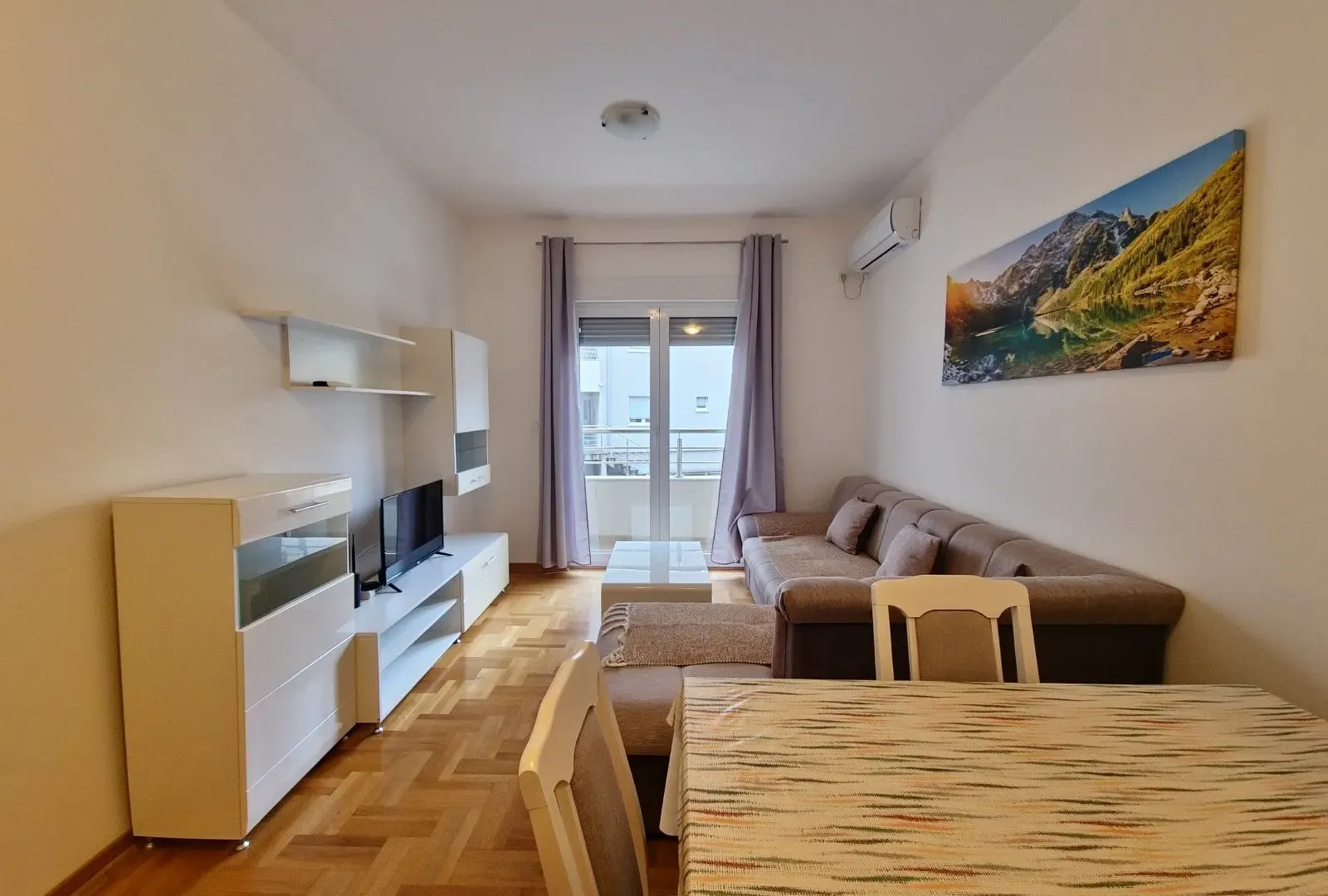 Izdavanje, dvosoban stan, 50m², Budva, Crna Gora
