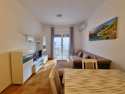 Izdavanje, dvosoban stan, 50m², Budva, Crna Gora - image 1