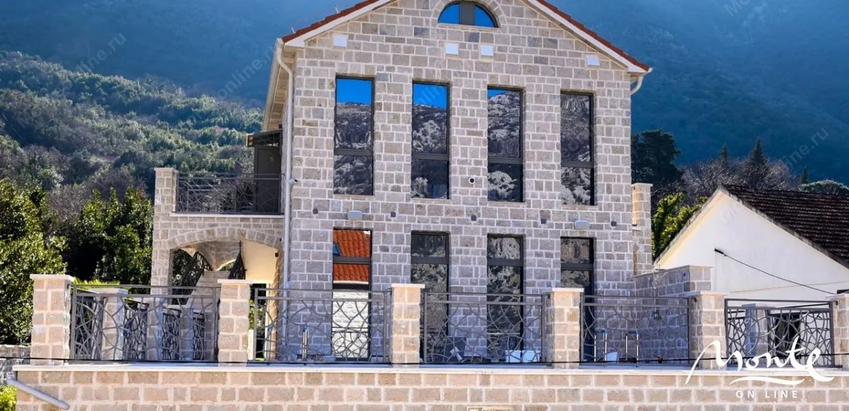 Sale, house, 382m², Stoliv, Kotor