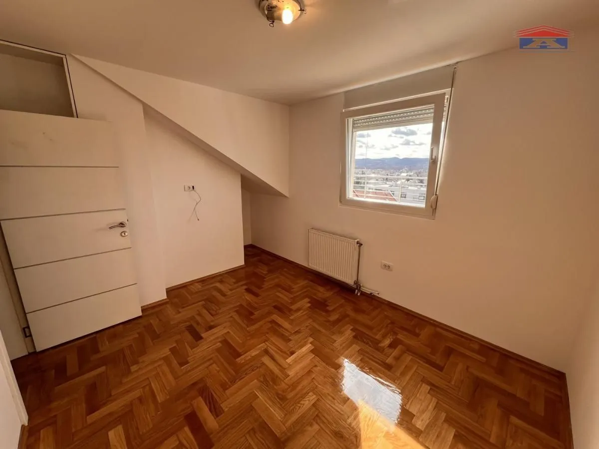 Prodaja, četvorosoban stan, 117m², Bulevar Evrope, Novi Sad Sve Podlokacije