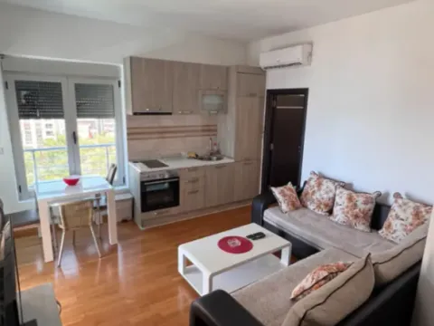 Sale, one bedroom apartment, 37m², Bečići, Budva - image 1