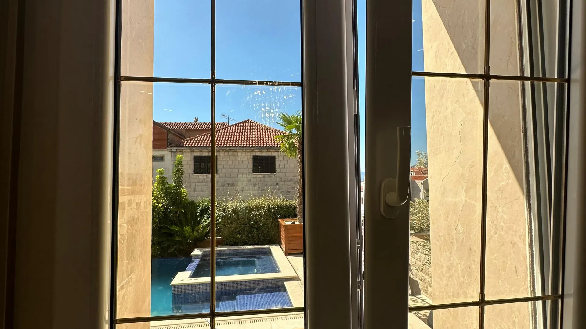 Rent, one bedroom apartment, 63m², Centar, Tivat
