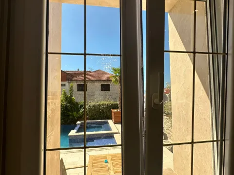 Izdavanje, jednosoban stan, 63m², Centar, Tivat - image 8