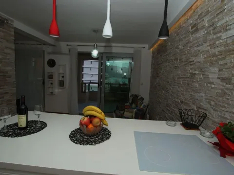 Rent, two bedroom apartment, 70m², Budva, Crna Gora - image 10