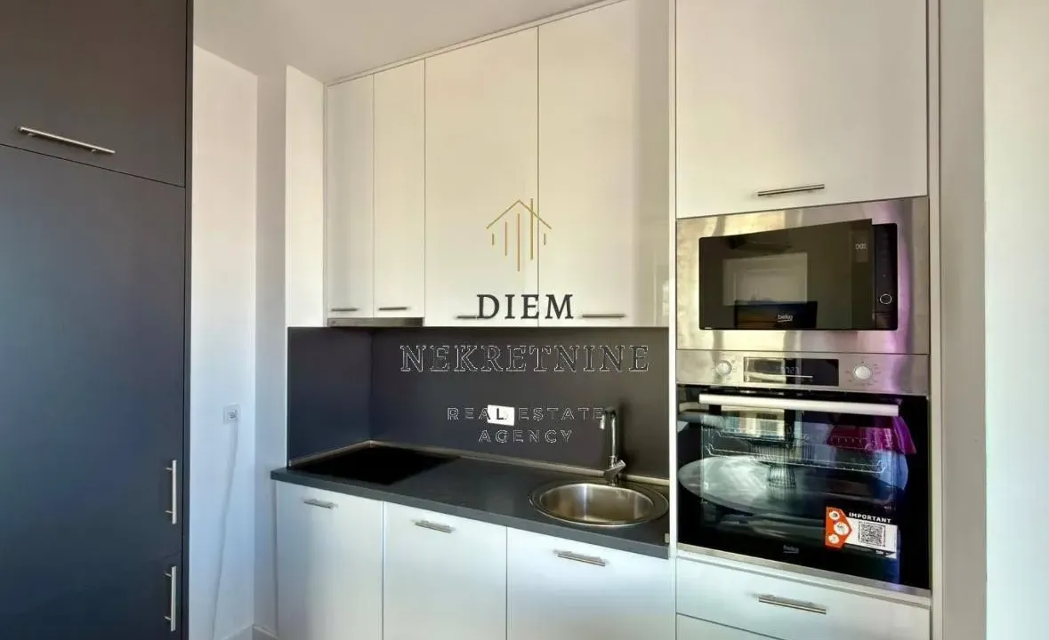 Izdavanje, jednosoban stan, 49m², Centar, Bar