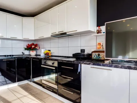 Rent, one bedroom apartment, 53m², Pržno, Budva - image 4