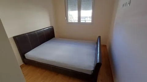 Bedroom with a double bed and a window. - image 9