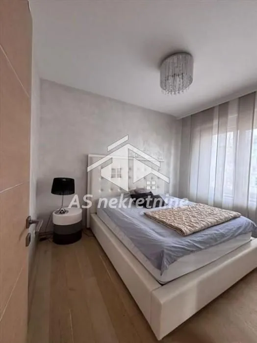 Rent, four bedroom apartment, 105m², Savski Venac, Beograd