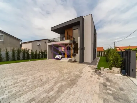 Sale, four bedroom apartment, 202m², Tološi, Podgorica - image 2