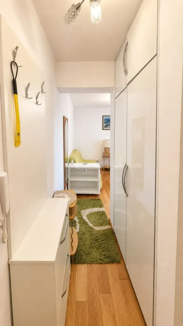 Rent, studio apartment, 30m², Tivat, Crna Gora