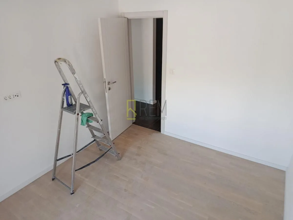 Izdavanje, jednosoban stan, 45m², Tološi, Podgorica