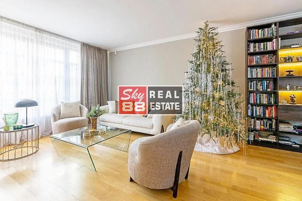 Prodaja, kuća, 400m², Golf Naselje, Beograd