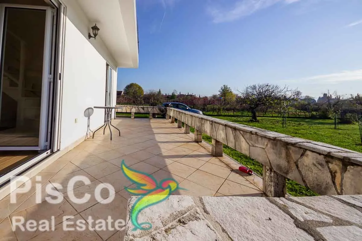 Izdavanje, kuća, 100m², Gornja Gorica, Podgorica