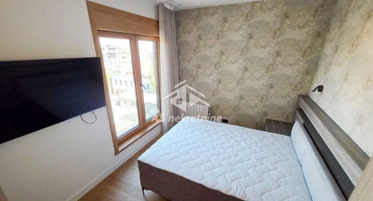 Izdavanje, trosoban stan, 95m², Savski Venac, Beograd