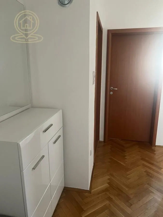 Izdavanje, jednosoban stan, 43m², Rotkvarija, Novi Sad Sve Podlokacije