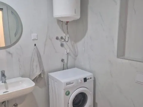 Izdavanje, garsonjera, 33m², Bečići, Budva - image 5