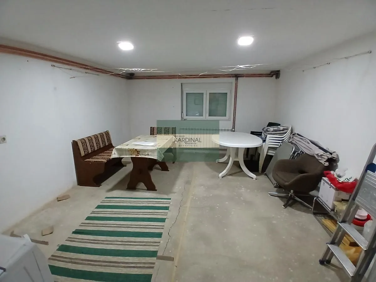 Prodaja, kuća, 379m², Trnava, Jagodina