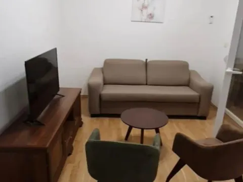 Izdavanje, jednosoban stan, 46m², Blok 6, Podgorica - image 3