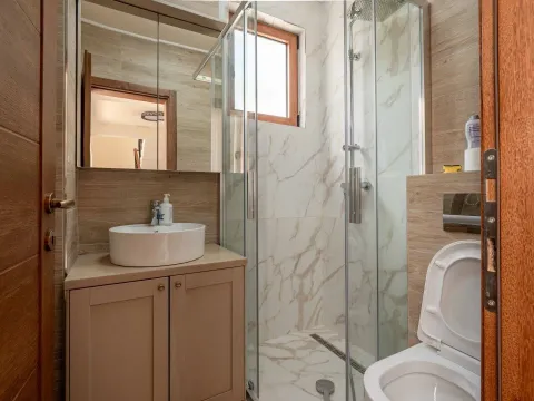 Izdavanje, kuća, 335m², Blizikuće, Budva - image 28