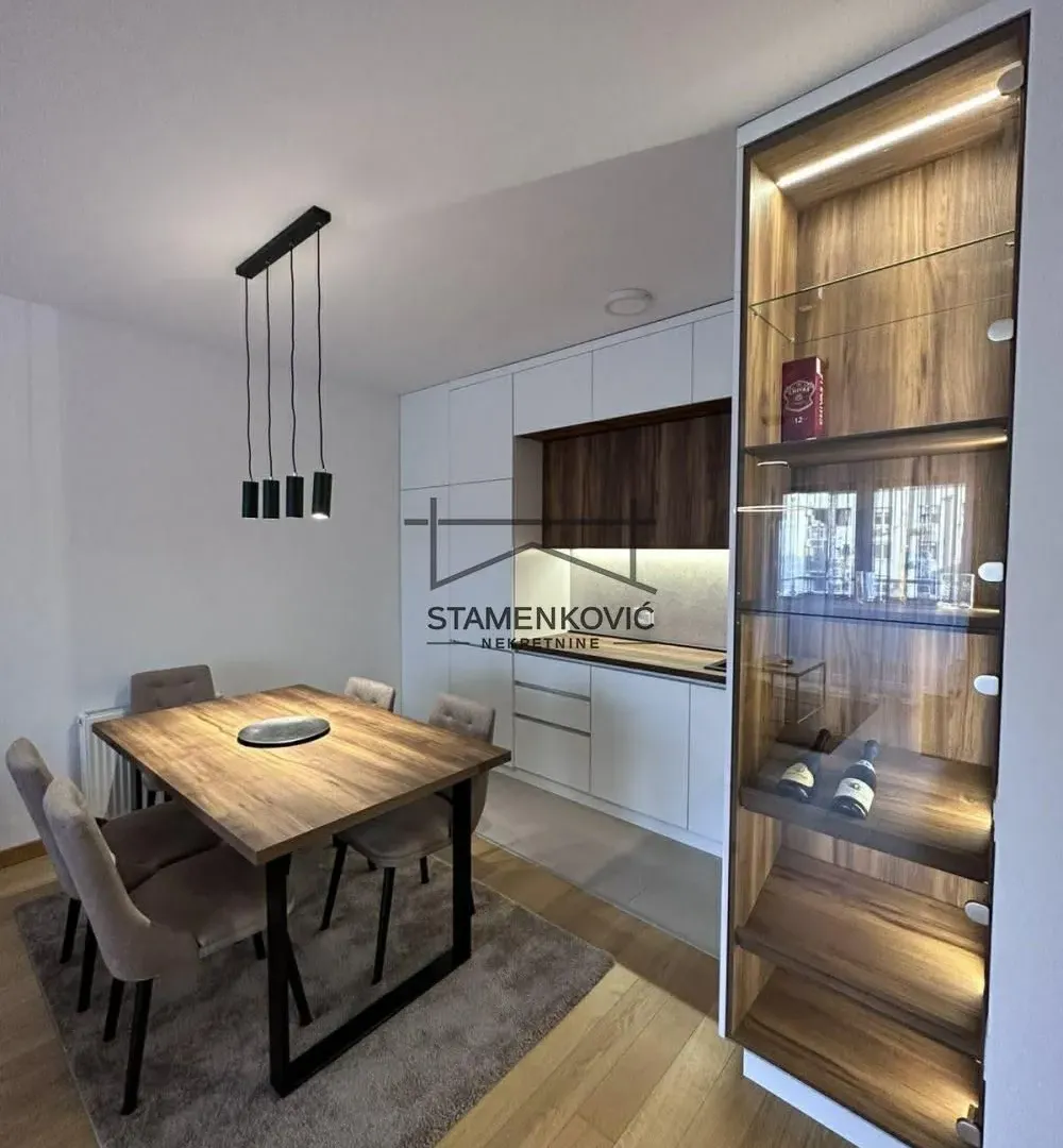Izdavanje, dvosoban stan, 65m², Centar, Novi Sad