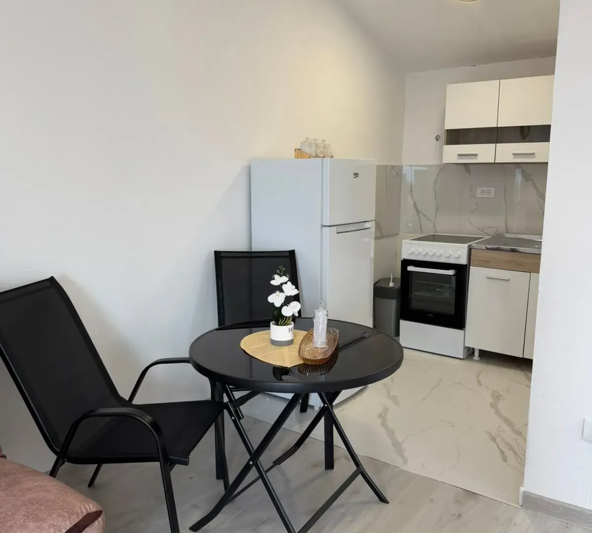 Izdavanje, garsonjera, 36m², Radanovići, Kotor