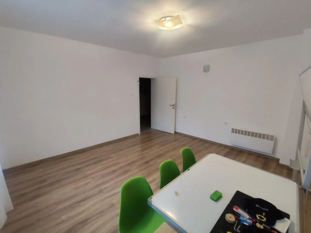Izdavanje, dvosoban stan, 90m², Gorica C, Podgorica