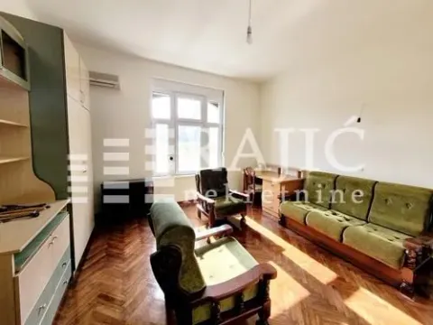 Living room with a seating set and parquet flooring. - image 3