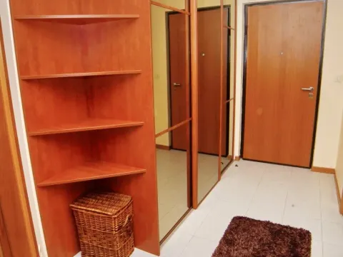 Izdavanje, jednosoban stan, 58m², Centar, Bar - image 8