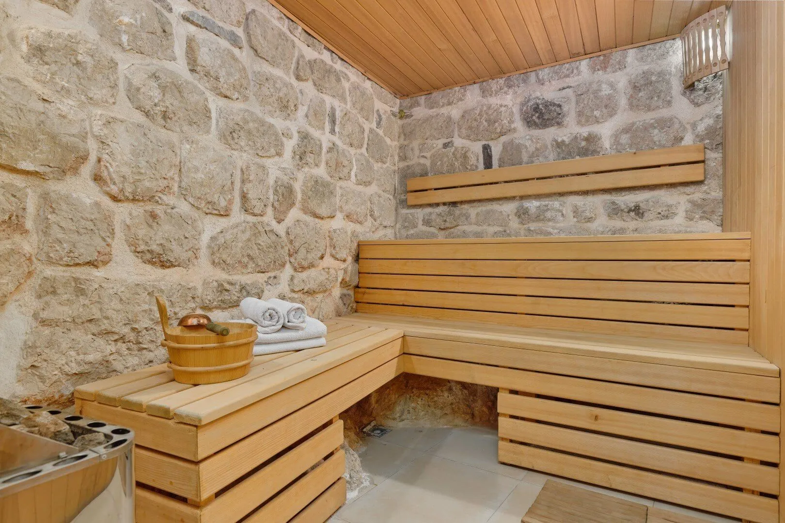 Rent, house, 2117m², Kotor, Crna Gora