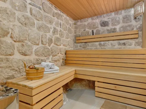 Rent, house, 2117m², Kotor, Crna Gora - image 38